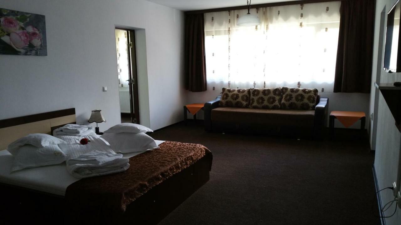 Rîşnov 若森维维乐旅馆酒店 外观 照片