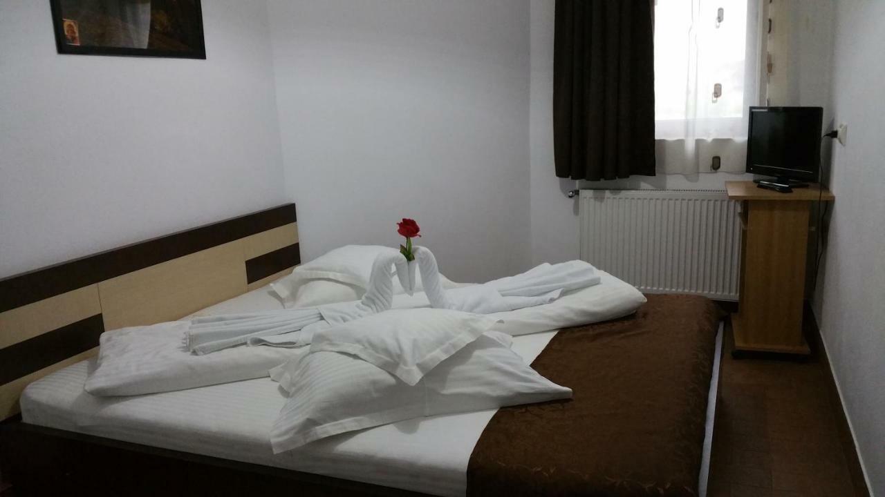 Rîşnov 若森维维乐旅馆酒店 外观 照片