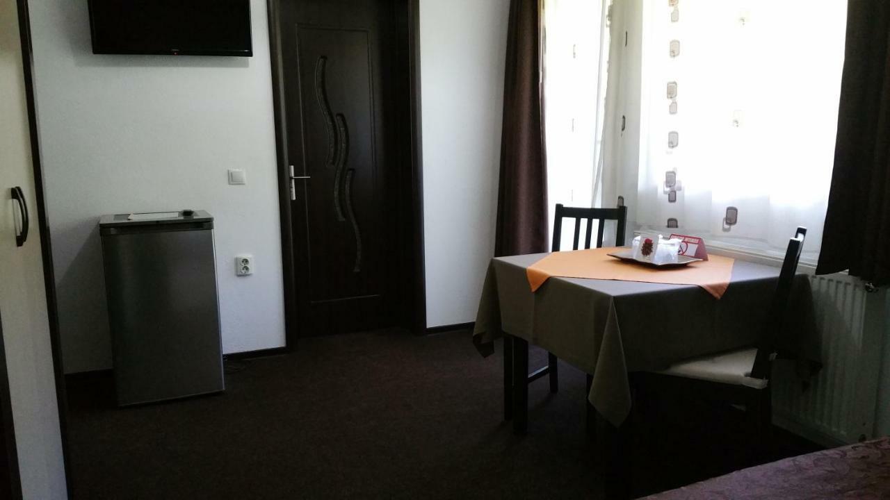 Rîşnov 若森维维乐旅馆酒店 外观 照片
