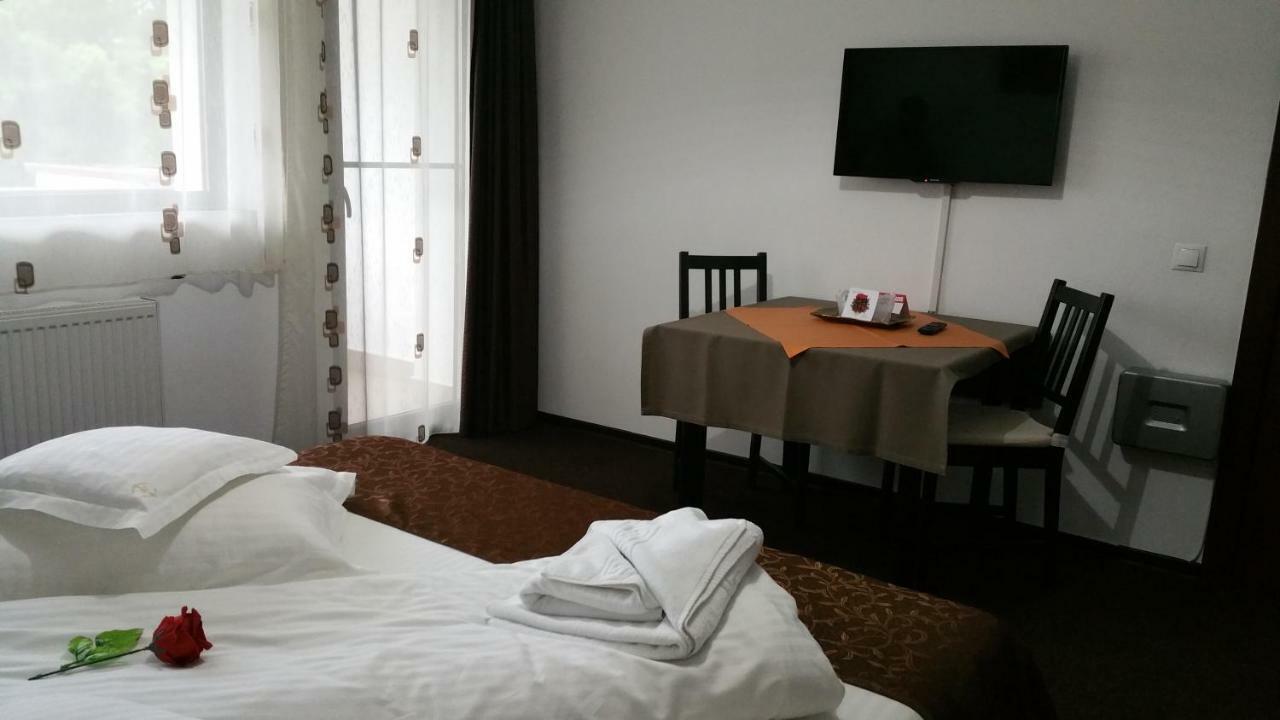 Rîşnov 若森维维乐旅馆酒店 外观 照片