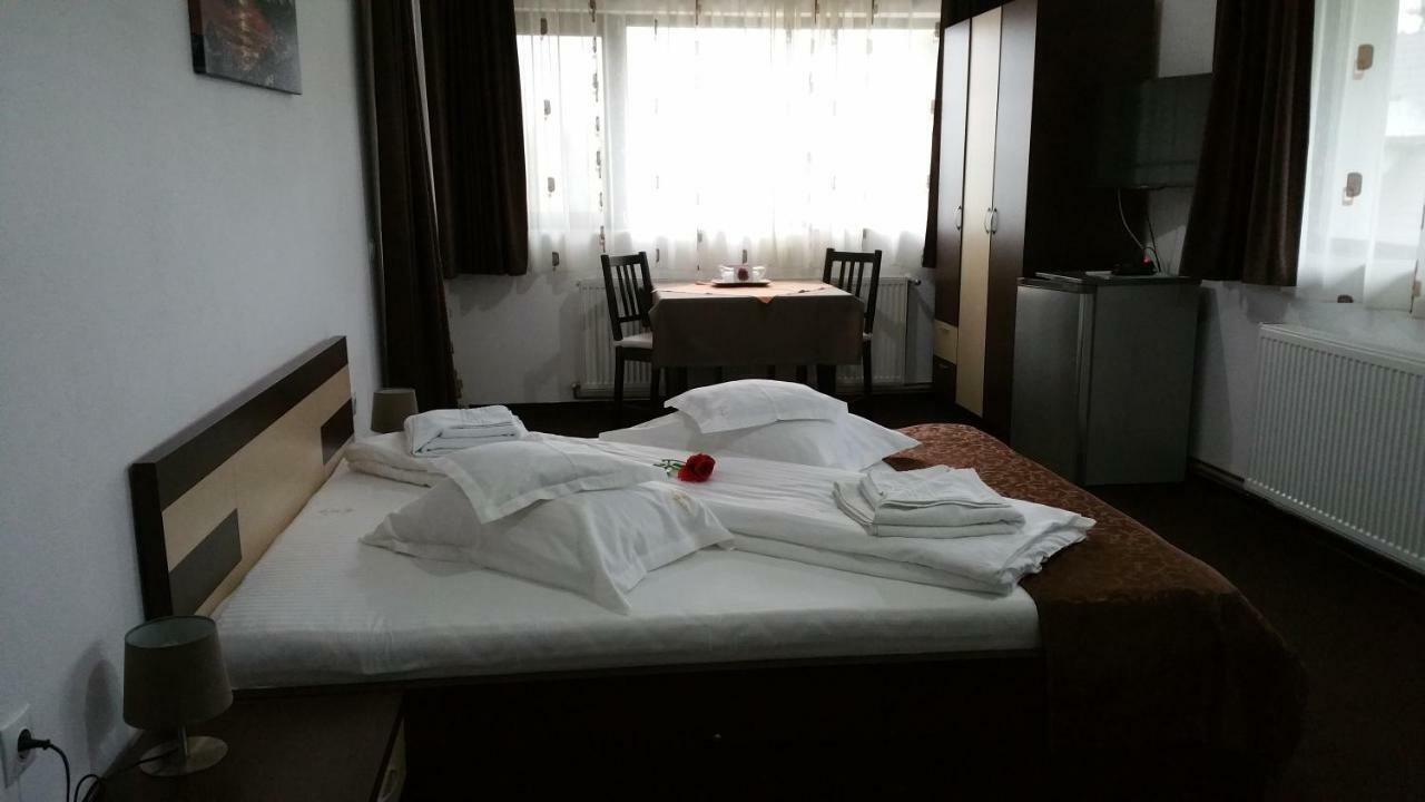 Rîşnov 若森维维乐旅馆酒店 外观 照片